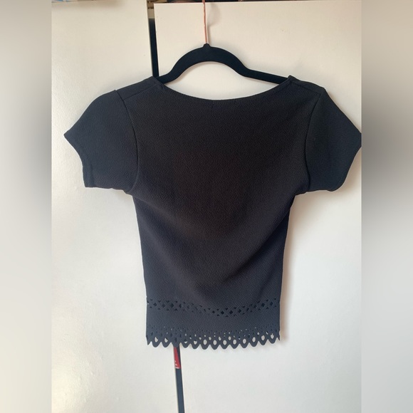 Bnwt size 6 laser cut lace top - Picture 2 of 3